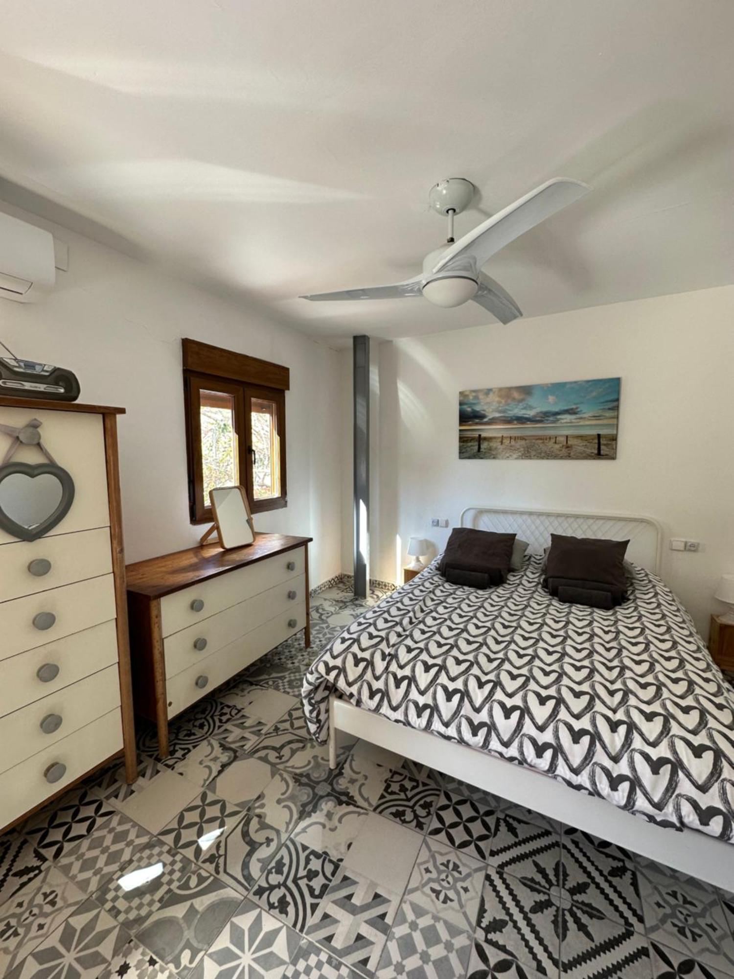 Precioso Apartamento Con A/A En Ruzafa Con Terracita Privada Y Acceso A Un Jardin, Para 2-3 Personas Valenza Esterno foto